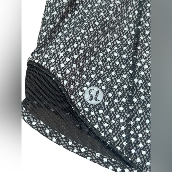 Lululemon Hotty Hot 4” Short Reflective
Frozen Fizz Reflective Silver Size 8 - Picture 7 of 9
